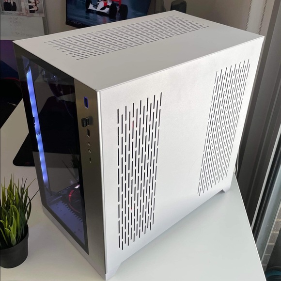 Desktop w/monitor or keyboard. - Picture 4 of 7